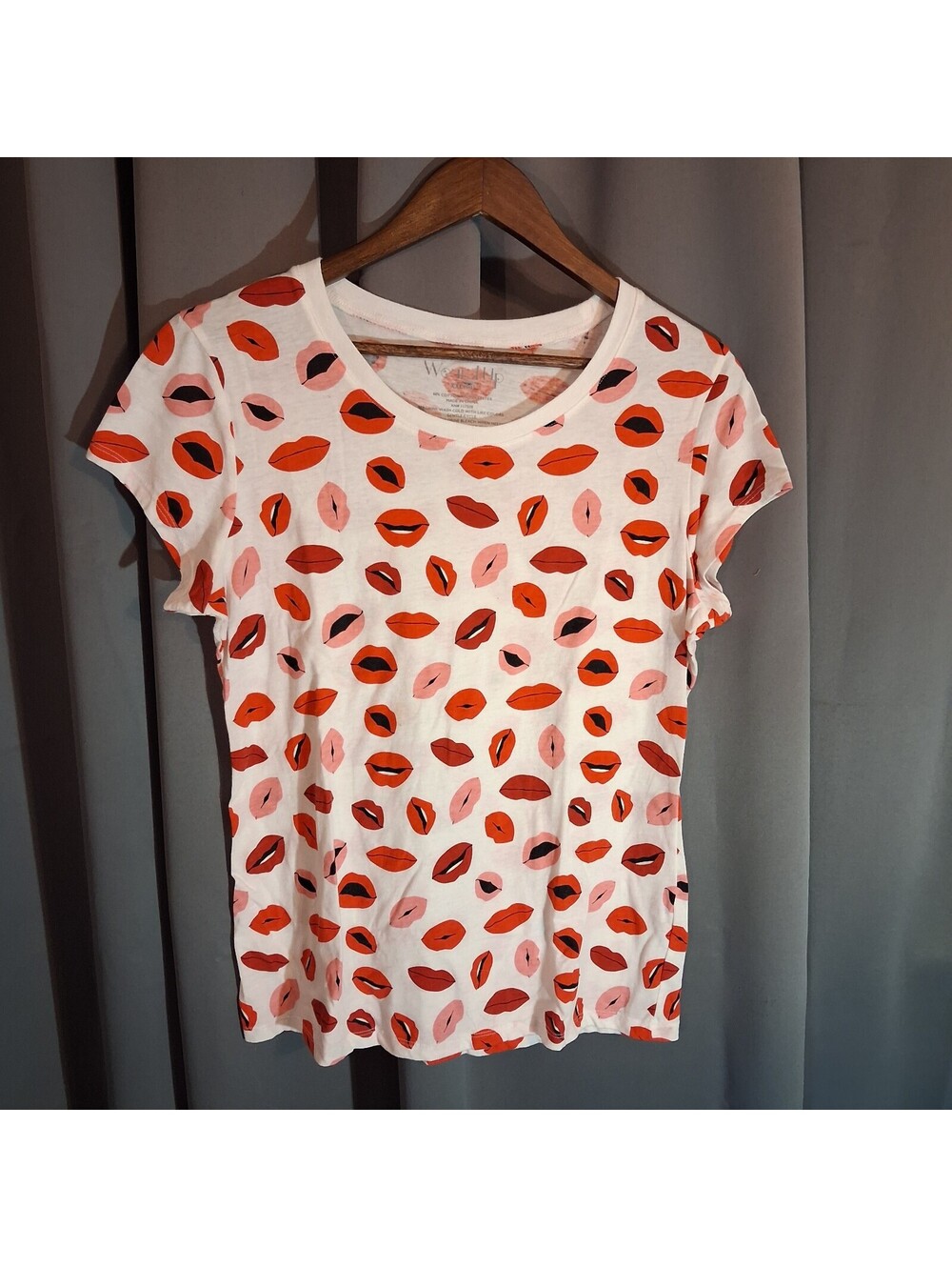 Wrappd Up Women's White T-Shirt with Red and Pink Lip Print, XXL